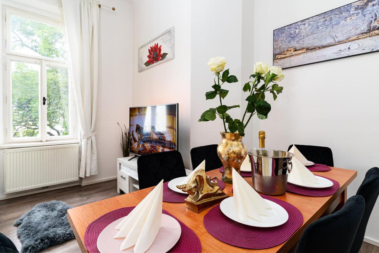 Emperors Elegance Suite Прага Екстер'єр фото