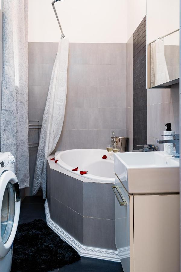 Emperors Elegance Suite Прага Екстер'єр фото